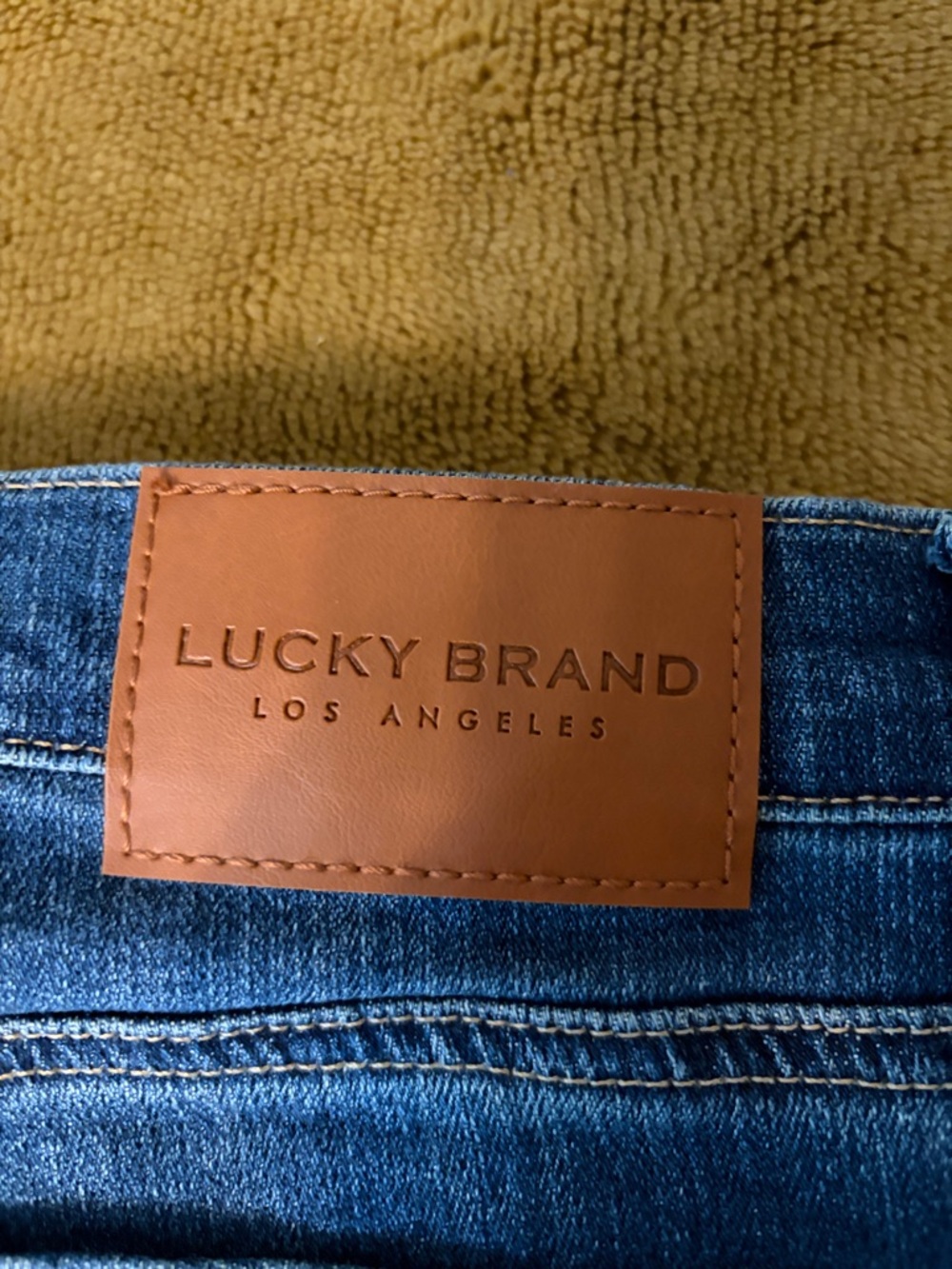 Lucky Brand NWT mid-rise straight leg medium wash jeans- size 6 (28) - Picture 9 of 9